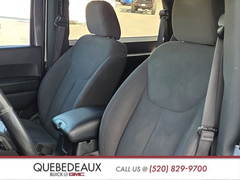 Used 2017 Jeep Wrangler Sport AWD/4WD image 12