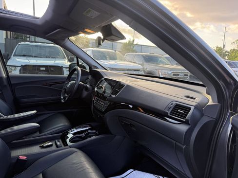 Used 2021 Honda Pilot Touring image 9