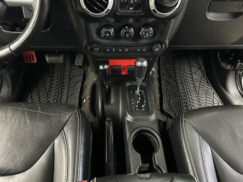 Used 2016 Jeep Wrangler Unlimited Rubicon AWD/4WD image 22