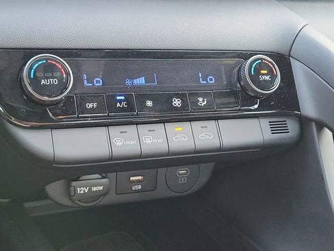 Used 2025 Hyundai Elantra Sport image 28