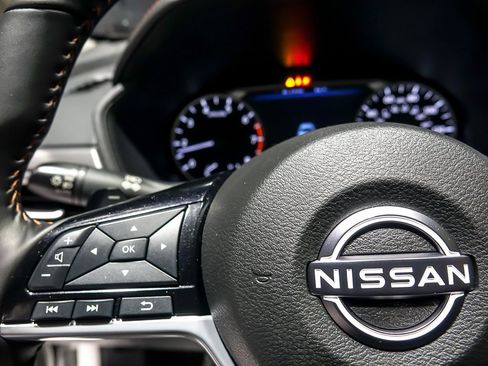 Used 2025 Nissan Altima 2.5 SR image 17