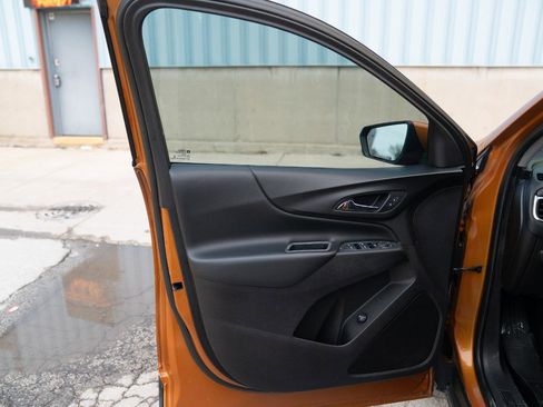 Used 2018 Chevrolet Equinox LT FWD image 19