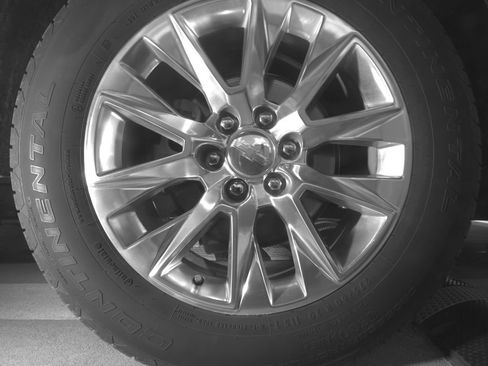 Used 2023 Chevrolet Tahoe Premier RWD image 14