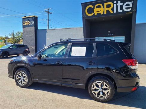 Used 2022 Subaru Forester Premium image 11