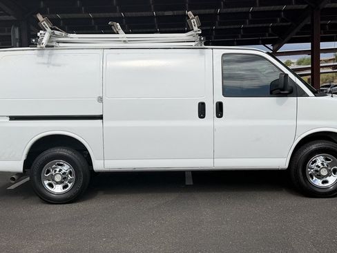 Used 2014 Chevrolet Express 2500 RWD image 37