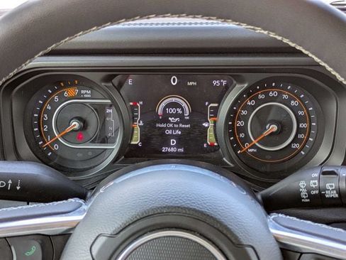 Used 2025 Jeep Wrangler Unlimited Sahara AWD/4WD image 27