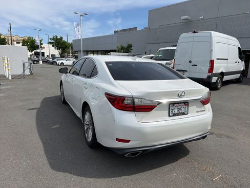 Used 2016 Lexus ES 350 w/ Accessory Package FWD image 4