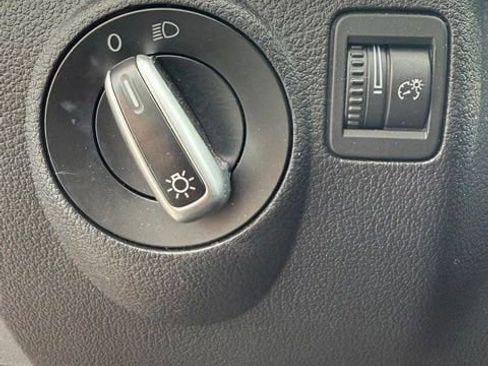 Used 2012 Volkswagen Tiguan S FWD image 18