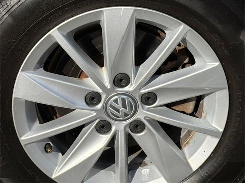 Used 2015 Volkswagen Golf S image 6