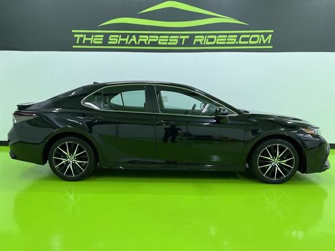 Used 2021 Toyota Camry SE FWD image 11