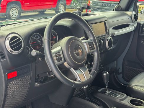 Used 2014 Jeep Wrangler Rubicon AWD/4WD image 2