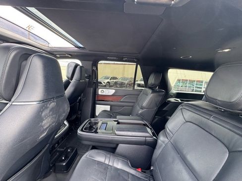 Used 2023 Lincoln Navigator L Reserve image 3