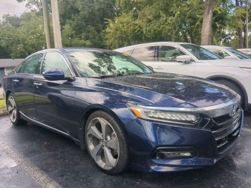 Used 2018 Honda Accord Touring image 3