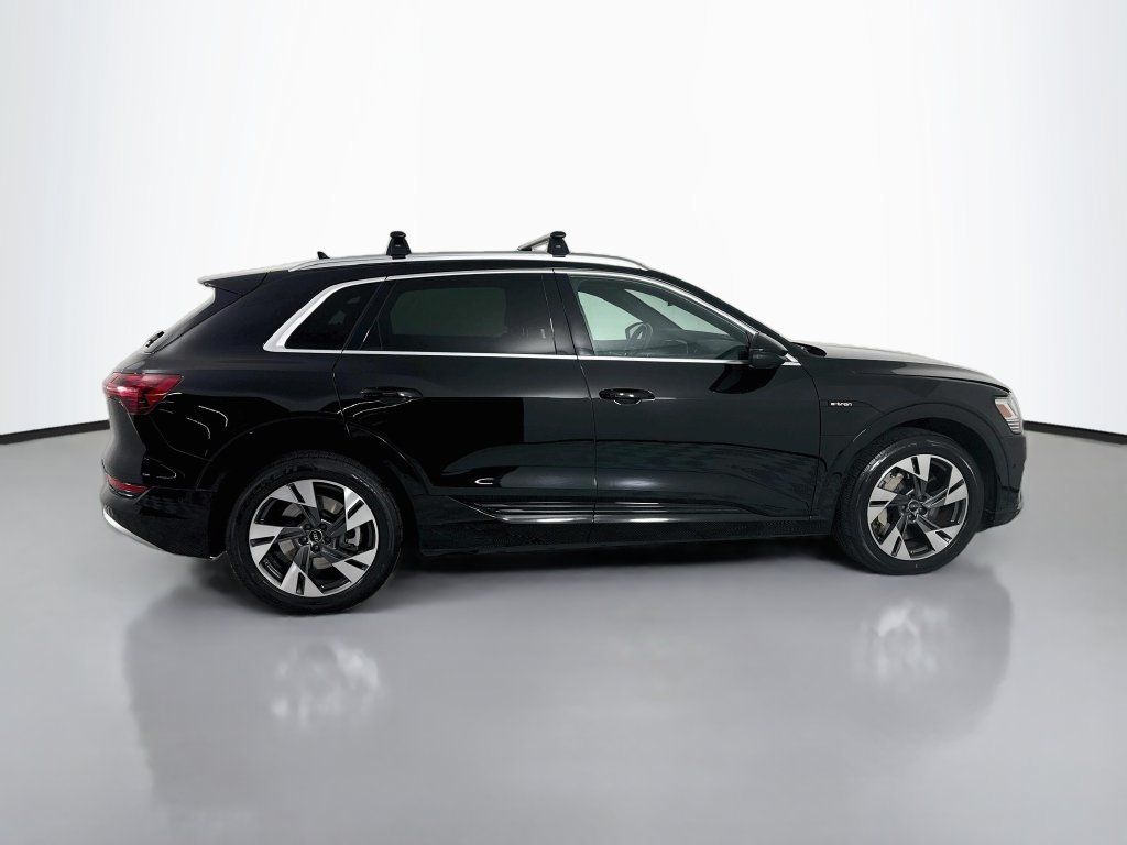 Used 2022 Audi e-tron Premium Plus AWD/4WD image 8