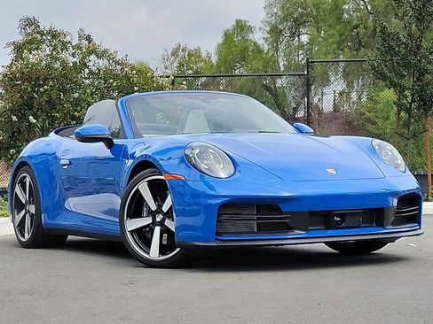 Certified 2025 Porsche 911 Carrera image 9