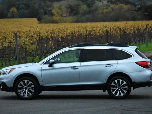 Used 2016 Subaru Outback 3.6R Limited image 10