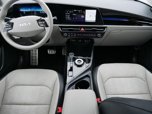 Certified 2023 Kia Niro Wave w/ Wave Preserve Package FWD image 10