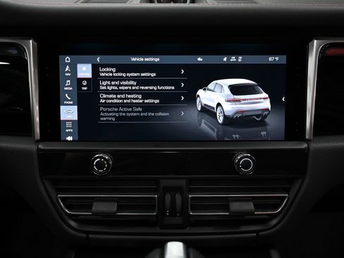 Used 2023 Porsche Macan image 34