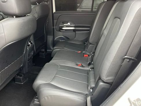 Used 2025 Mercedes-Benz GLB 250 4MATIC image 13