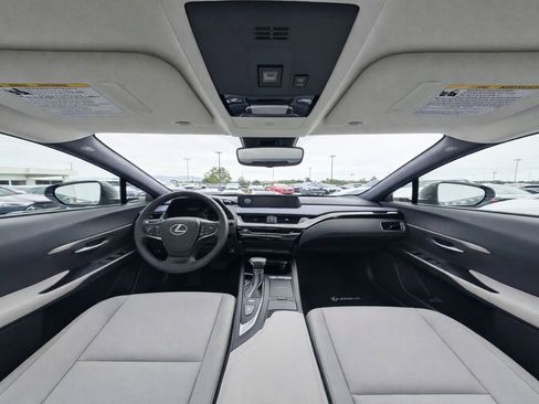 Used 2022 Lexus UX 200 w/ Accessory Package (Z1) FWD image 21
