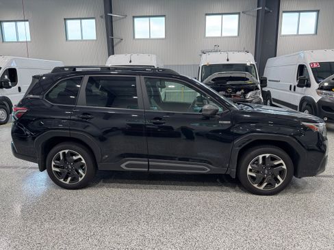 Used 2025 Subaru Forester Limited AWD/4WD image 4