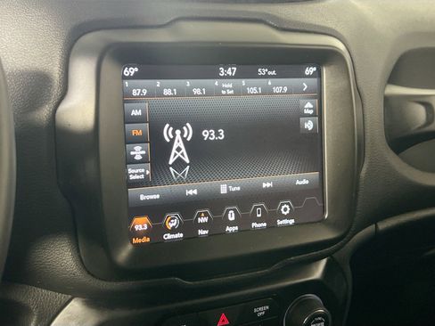 Used 2022 Jeep Renegade Latitude image 14