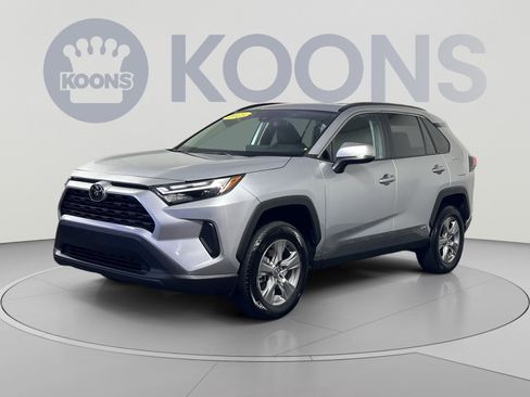 Used 2025 Toyota RAV4 XLE AWD/4WD image 1