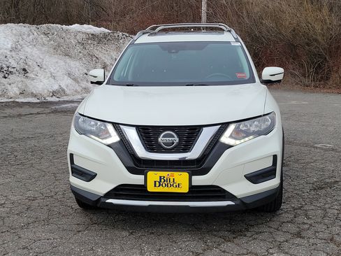 Used 2019 Nissan Rogue SV w/ Sun & Sound Touring Package image 2