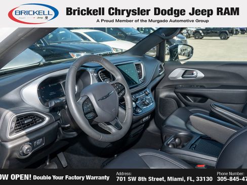 Used 2024 Chrysler Pacifica Limited FWD image 15
