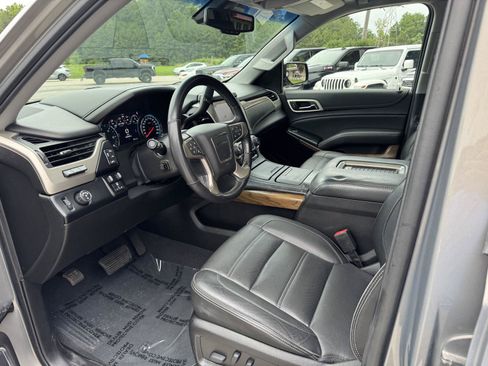 Used 2019 GMC Yukon XL Denali RWD image 2