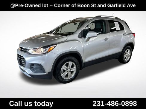Used 2019 Chevrolet Trax LT w/ LT Convenience Package AWD/4WD image 1