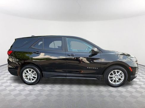 Used 2022 Chevrolet Equinox LS w/ LS Convenience Package FWD image 4