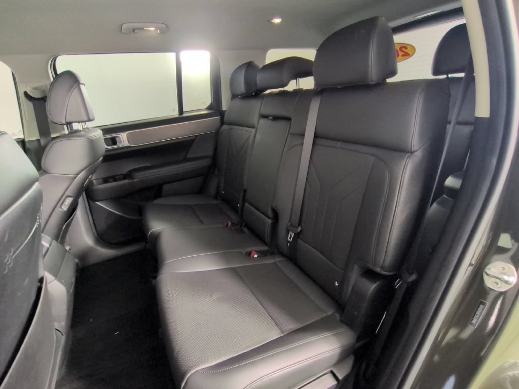 Used 2024 Hyundai Santa Fe SEL FWD image 19