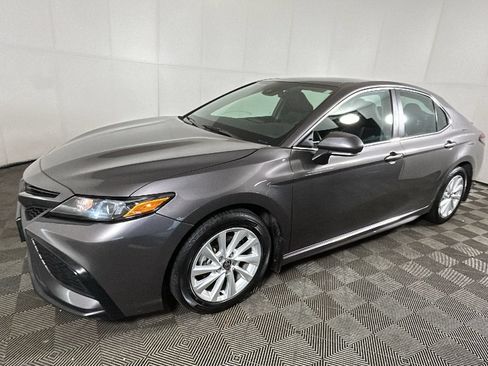 Used 2024 Toyota Camry SE FWD image 6