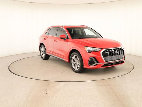 Certified 2022 Audi Q3 2.0T Premium w/ Convenience Package AWD/4WD image 10