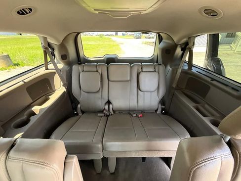 Used 2014 Chrysler Town & Country Touring-L w/ Driver Convenience Group FWD image 34