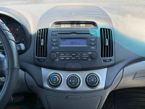Used 2010 Hyundai Elantra GLS FWD image 16