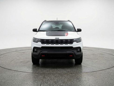 Used 2025 Jeep Compass Trailhawk AWD/4WD image 2