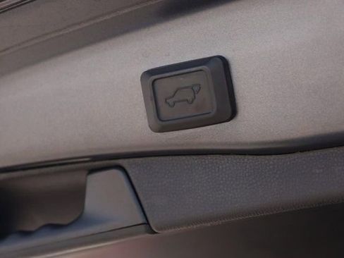 Used 2021 Toyota RAV4 XLE w/ Convenience Package FWD image 8