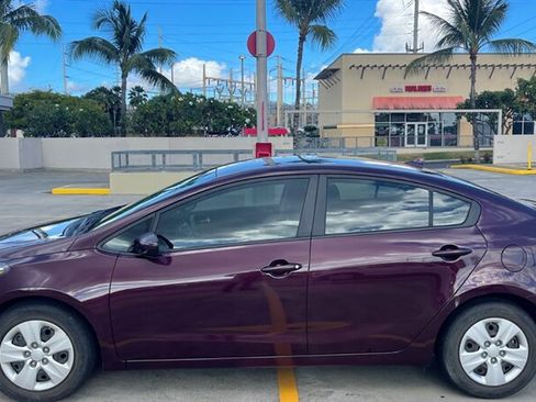 Used 2017 Kia Forte LX FWD image 2