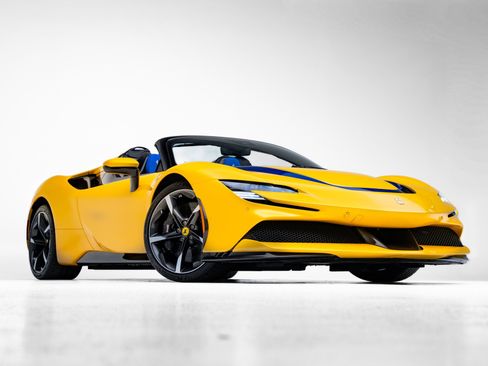 Used 2023 Ferrari SF90 Spider image 27