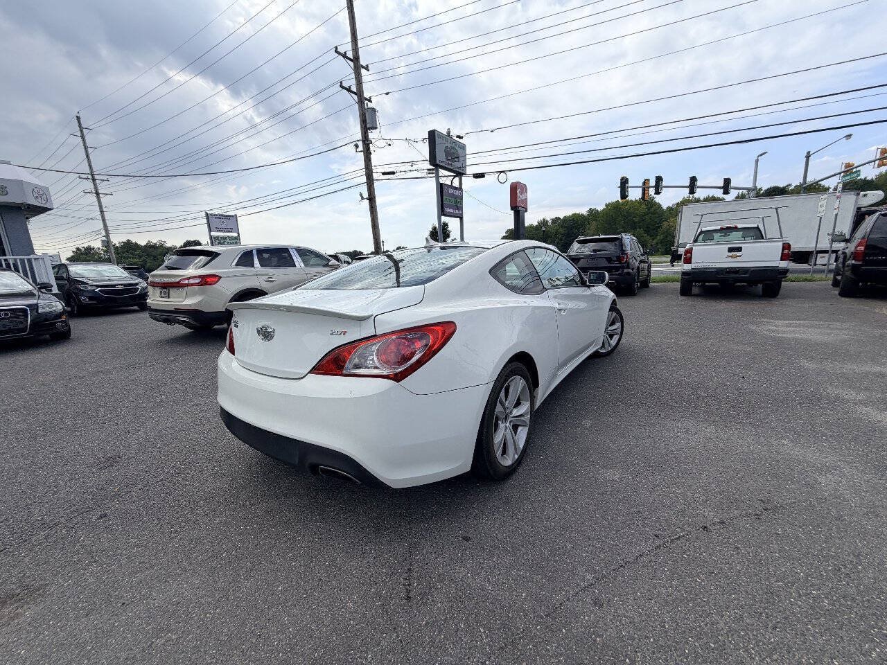 Used 2010 Hyundai Genesis 2.0T RWD image 12