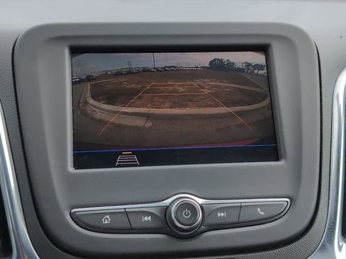 Used 2021 Chevrolet Equinox LT image 18