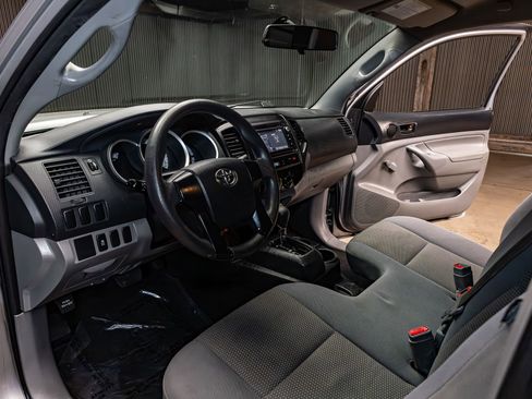 Used 2014 Toyota Tacoma 2WD Regular Cab image 12