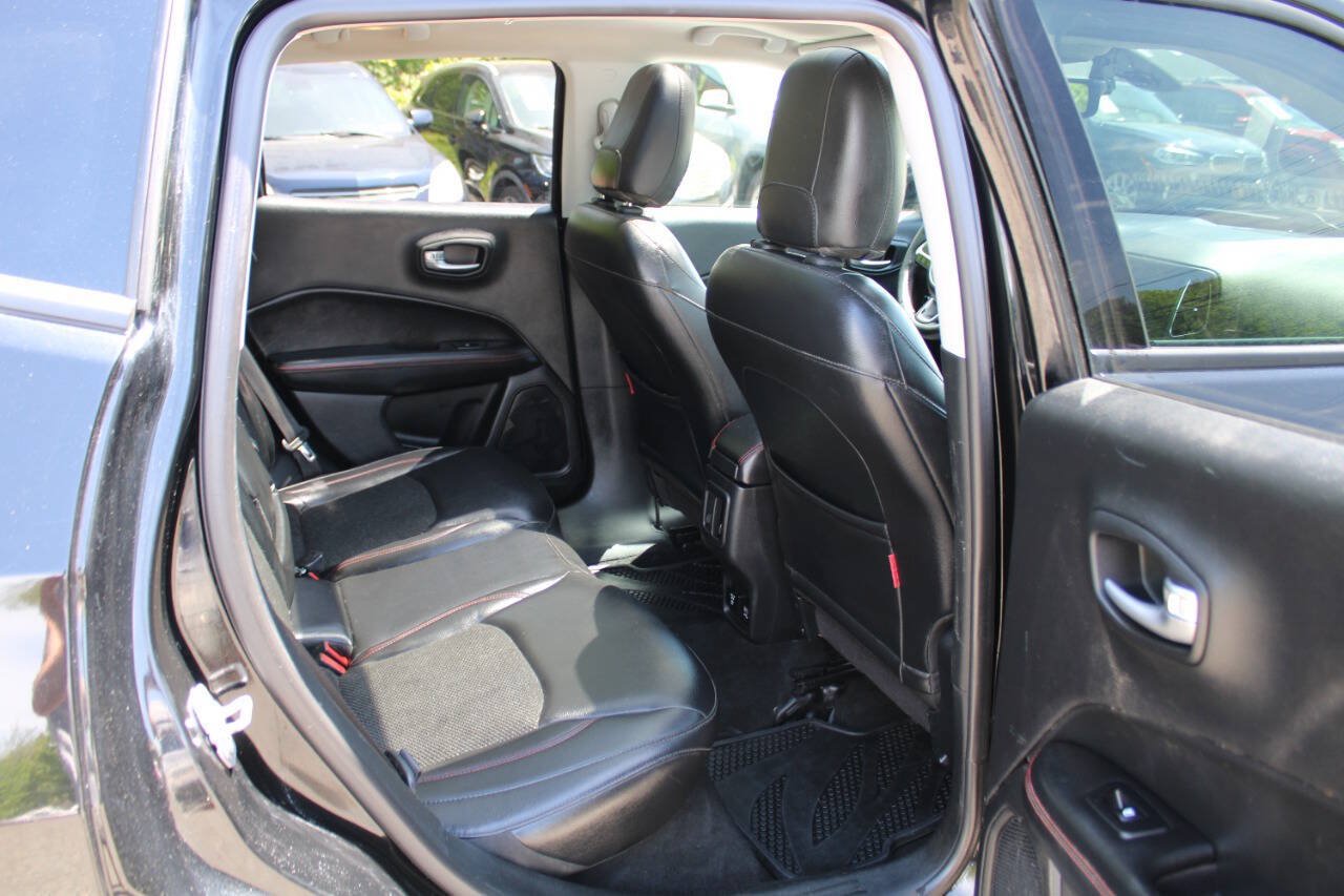 Used 2017 Jeep Compass Trailhawk w/ Navigation Group AWD/4WD image 29