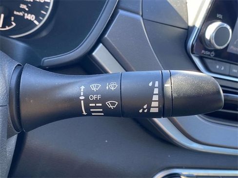 Used 2024 Nissan Altima 2.5 SR image 23