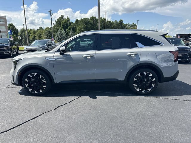 Used 2025 Kia Sorento EX w/ Panoramic Sunroof Package FWD image 5