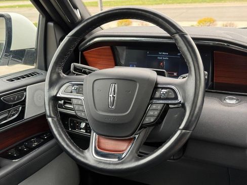Certified 2024 Lincoln Navigator Reserve AWD/4WD image 13