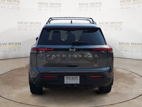 Used 2024 Nissan Pathfinder SV w/ SV Premium Package FWD image 4