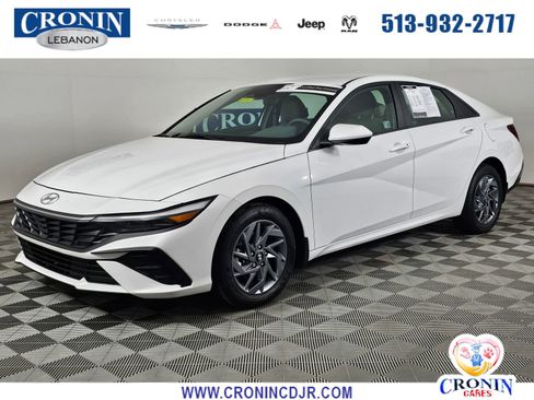 Used 2024 Hyundai Elantra SEL image 1